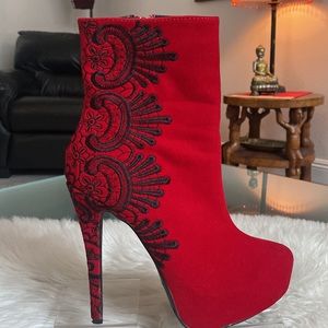 ♦️♦️RED VELVET ANKLE BOOTS W/BLACK EMBROIDERY♦️♦️